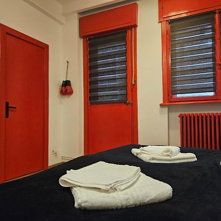 Alt Studio Apartment Bukares Bagian luar foto