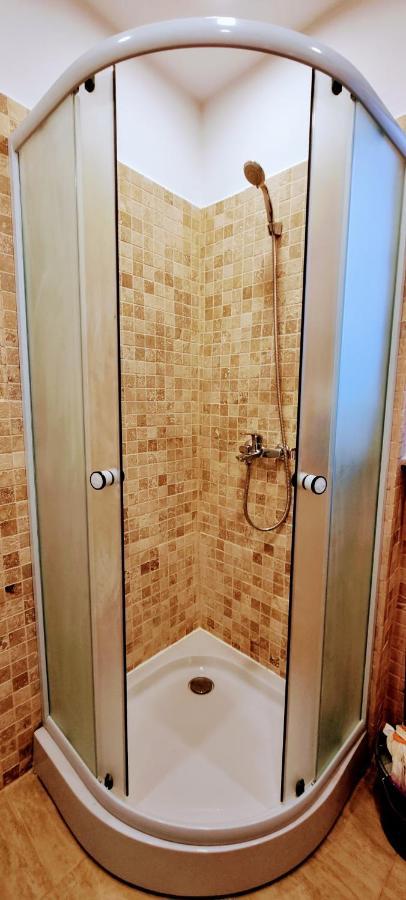 Alt Studio Apartment Bukares Bagian luar foto
