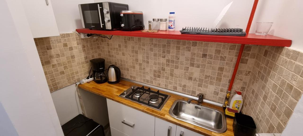 Alt Studio Apartment Bukares Bagian luar foto