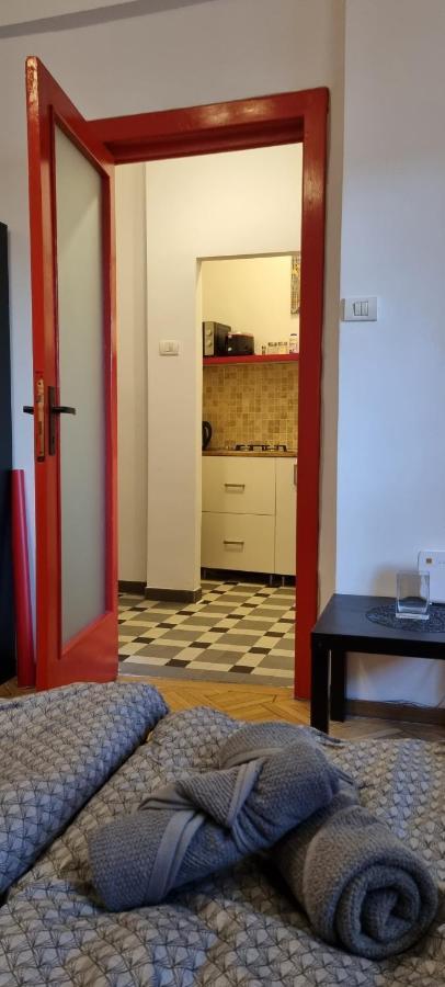 Alt Studio Apartment Bukares Bagian luar foto