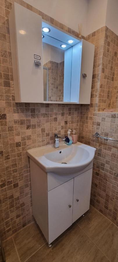 Alt Studio Apartment Bukares Bagian luar foto