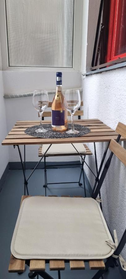 Alt Studio Apartment Bukares Bagian luar foto