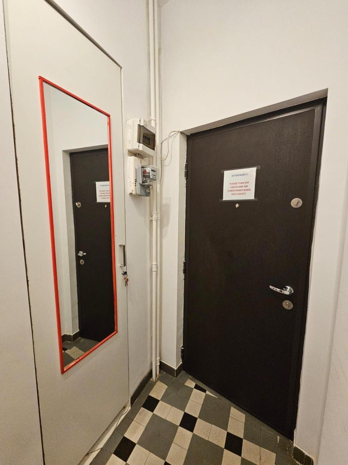 Alt Studio Apartment Bukares Bagian luar foto