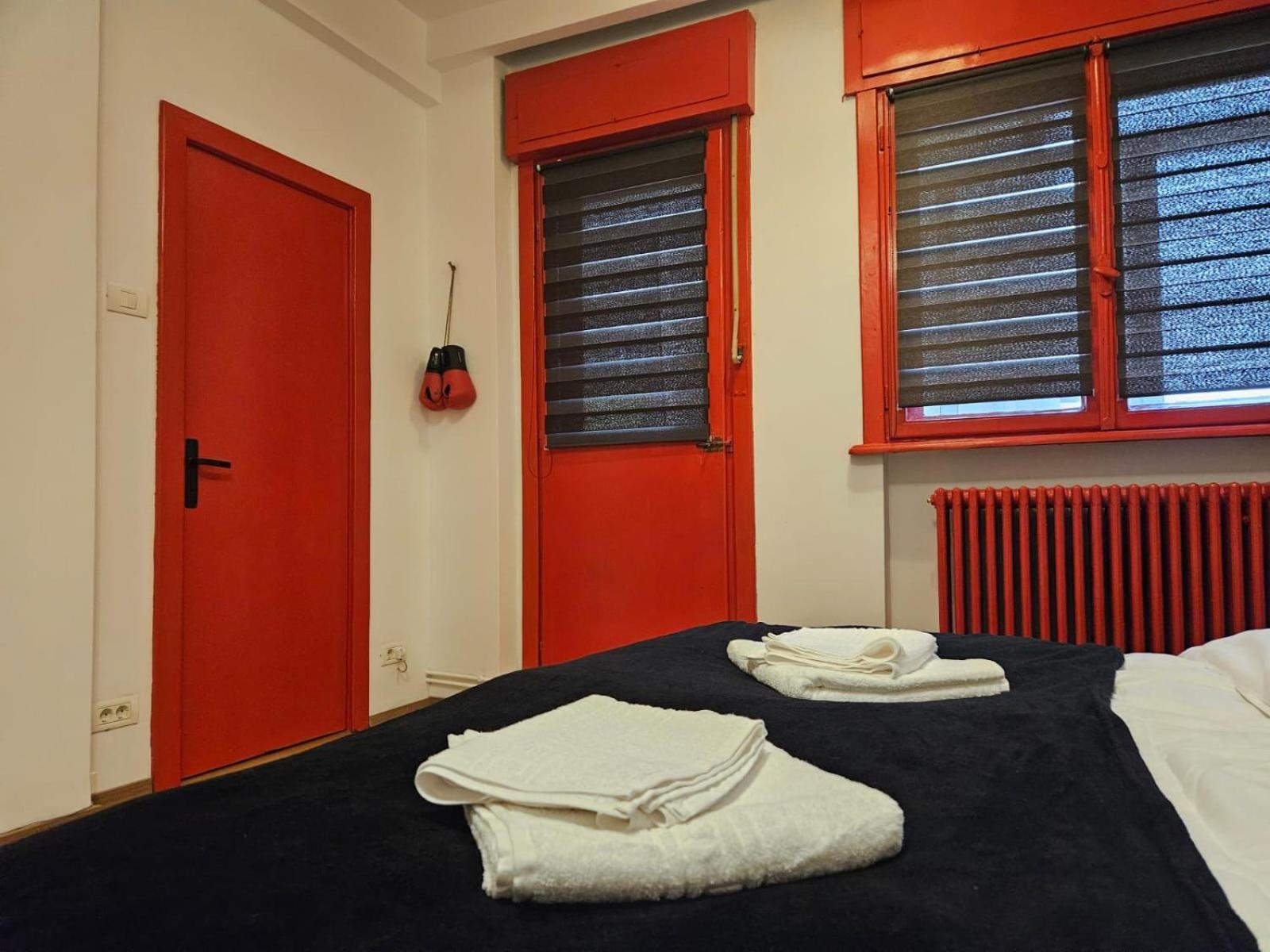 Alt Studio Apartment Bukares Bagian luar foto