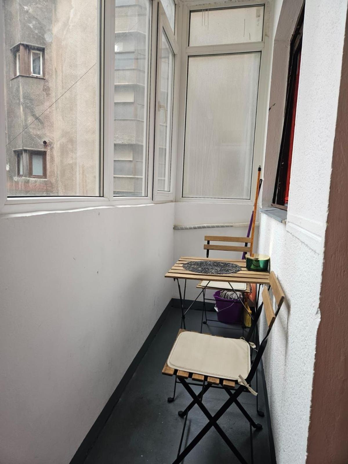 Alt Studio Apartment Bukares Bagian luar foto