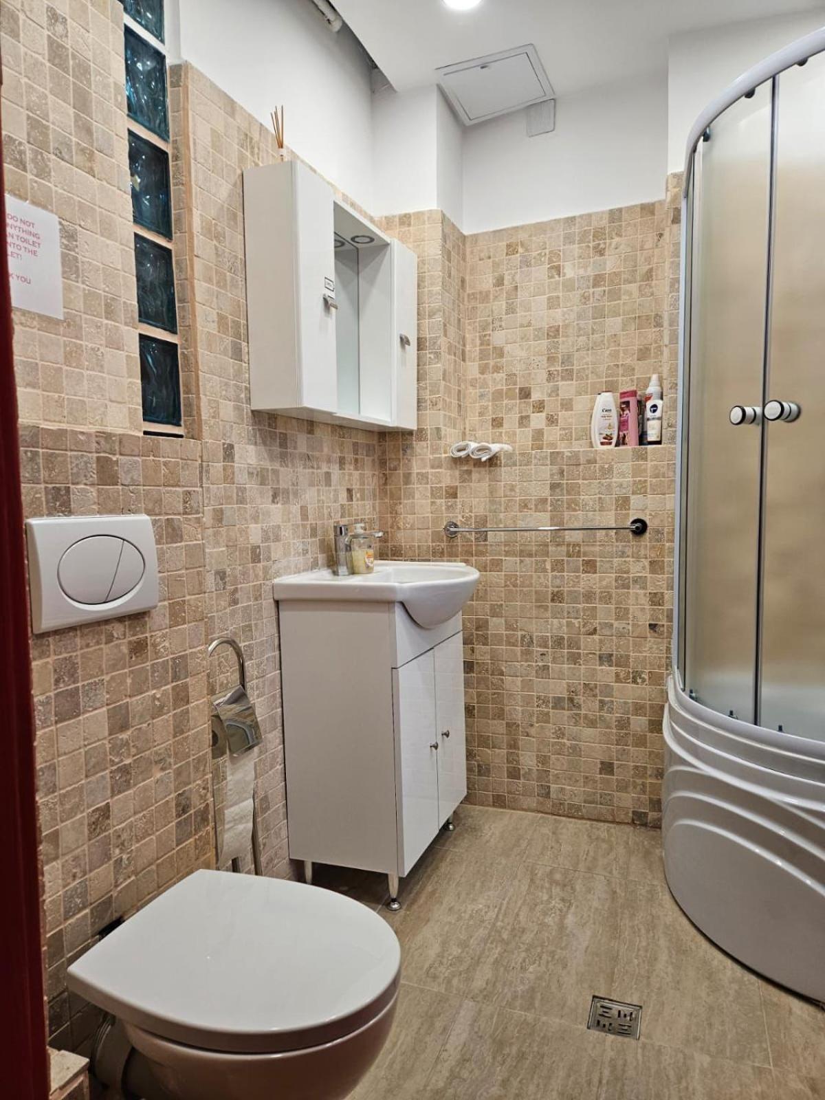 Alt Studio Apartment Bukares Bagian luar foto