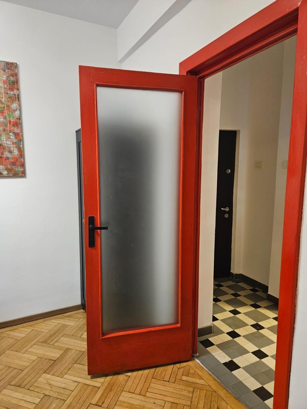 Alt Studio Apartment Bukares Bagian luar foto